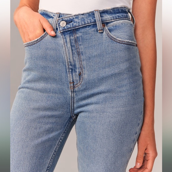 Abercrombie & Fitch Jeans - The 90s Slim Straight Ultra High Rise - Picture 2 of 6